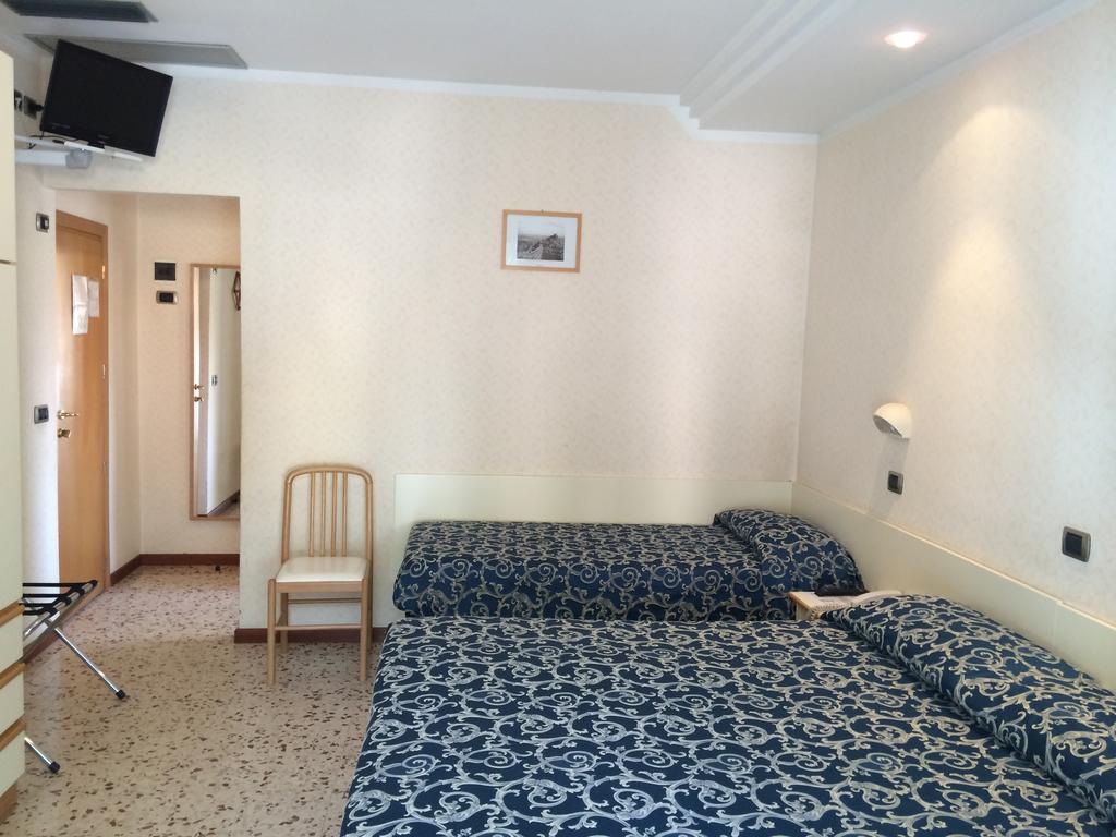Hotel Royal Мизано-Адриатико Номер фото