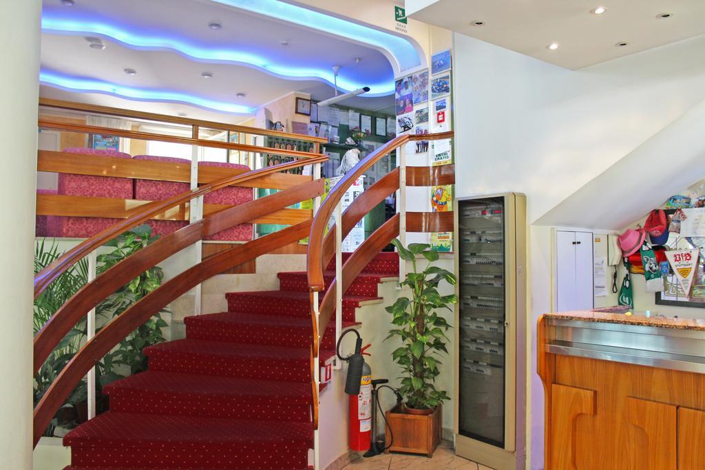 Hotel Royal Мизано-Адриатико Экстерьер фото